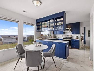 Nestled within the heart of the spacious kitchen is a delightful nook. Perfect for savoring a hot cup of coffee or enjoying a quick bite.