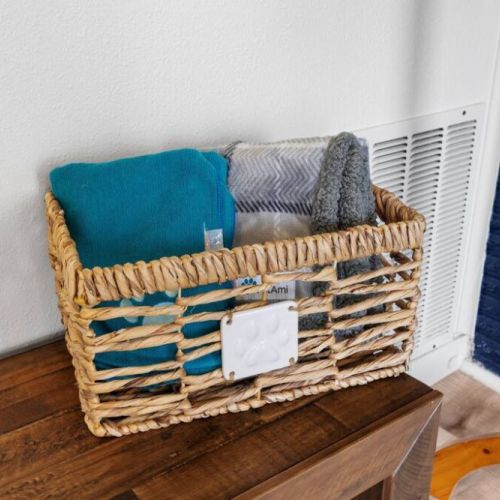We love our pet guests! And are proud to also be allergen-friendly. We use an organic allergen spray after each pet guests that our pet allergy guests rave about.