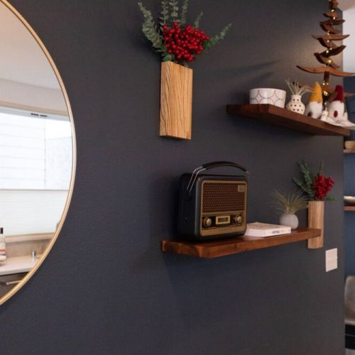 Tastful decor. Amazingly functional. AM/FM Retro Bluetooth Radio