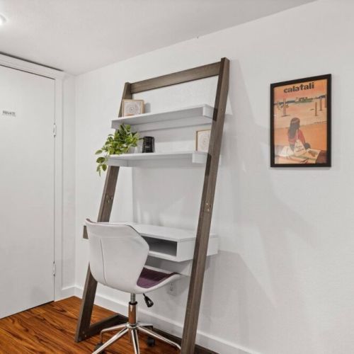 Stay productive and connected with our convenient workspace, designed to meet all your professional needs. Equipped with high-speed internet access, this dedicated area allows you to work comfortably and efficiently.