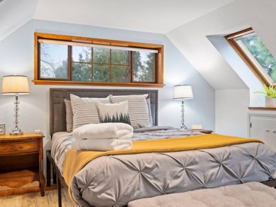 Indulge in the ultimate comfort and luxury as you sleep in our 5-star rated beds in the queen bedroom located upstairs. Wake up feeling refreshed and ready to take on the day!