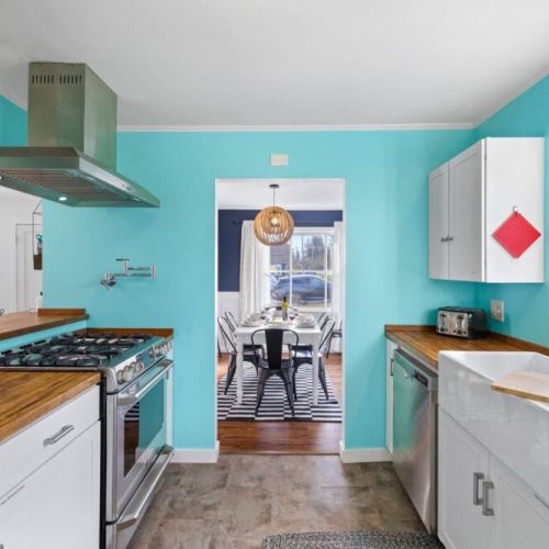 Prepare delicious meals and create unforgettable memories in this well-equipped and functional kitchen. This kitchen is a haven for aspiring chefs and food enthusiasts.