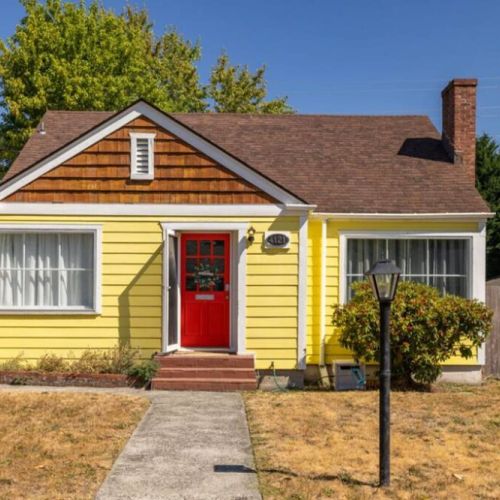 Welcome to Mellow Yellow!
Experience the ultimate outdoor oasis with our enticing combination of a relaxing hot tub, cozy fire pit, and a fun-filled kids loft.