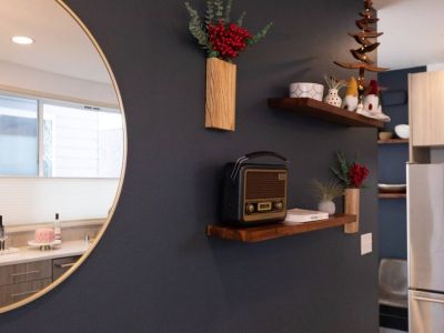 Tastful decor. Amazingly functional. AM/FM Retro Bluetooth Radio