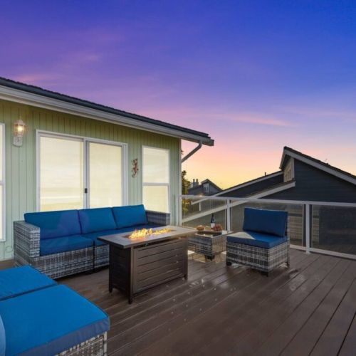 The upper deck is accessible from the kitchen and the king en suite bedroom