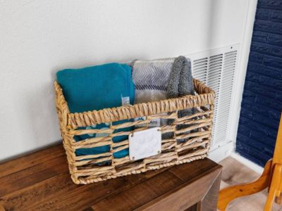 We love our pet guests! And are proud to also be allergen-friendly. We use an organic allergen spray after each pet guests that our pet allergy guests rave about.