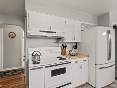 Step into our charming cottage-style kitchen with a spacious 36" stove and oven range ensuring a great cooking experience.