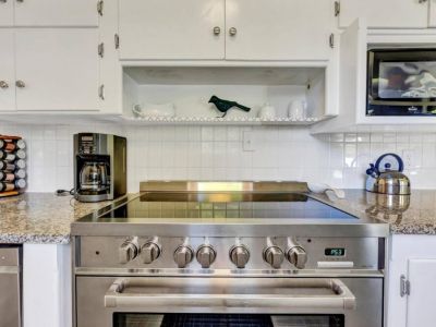 Unleash your inner chef with our gourmet 36" range, a culinary masterpiece that brings professional-grade cooking to your fingertips.