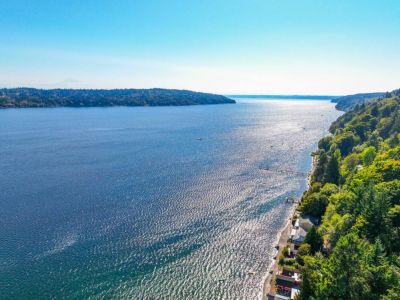 Perched on the edge of a pristine shoreline, this exquisite beachfront home offers an unparalleled vista of the sparkling ocean that stretches as far as the eye can see.