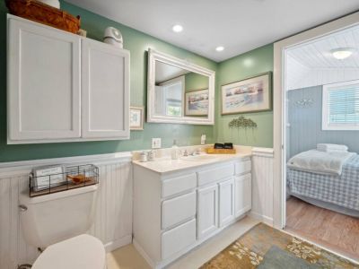 Main floor bathroom connects to the Queen bedroom and hallway.
