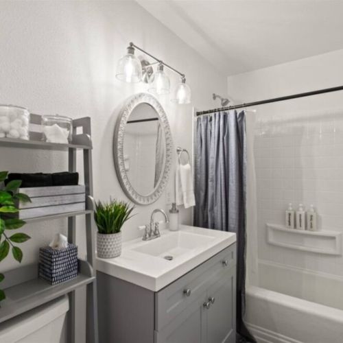 Pristine main floor full bathroom.