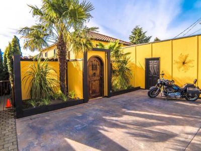 Infront of the entry gate is a row of 2 dedicated parking spaces, ensuring easy access and peace of mind.