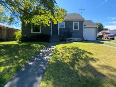 Welcome To Dagmar's Cottage - Classic WWII Era Bungalow With Newly Remodeled Modern Comforts