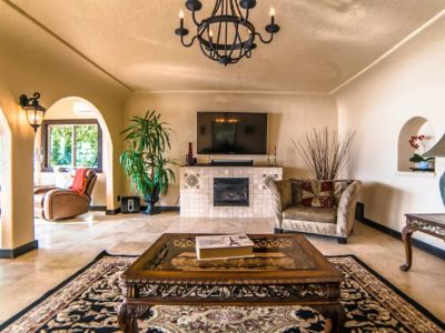 The perfect harmony of comfort and entertainment. Lose yourself in the world of your favorite shows.