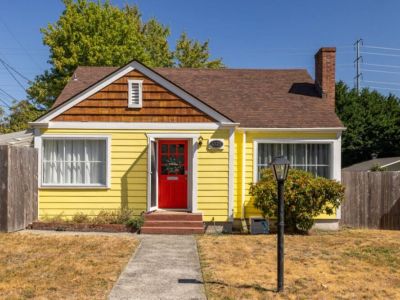 Welcome to Mellow Yellow!
Experience the ultimate outdoor oasis with our enticing combination of a relaxing hot tub, cozy fire pit, and a fun-filled kids loft.