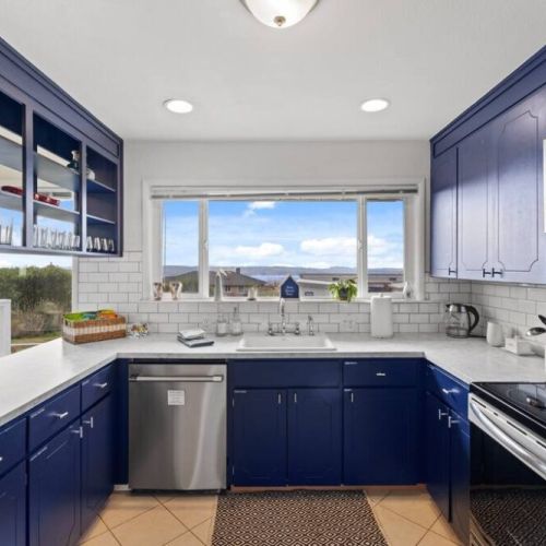 This kitchen invites aspiring chefs to unleash their creativity and prepare delicious meals with ease. Enjoy cooking!