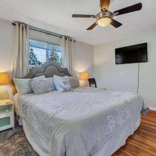 Indulge in comfort and relaxation with our top-rated beds in the spacious king bedroom. Enhancing your stay further, the bedroom features a smart TV, allowing you to unwind & enjoy your favorite shows from the comfort of your own private sanctuary.