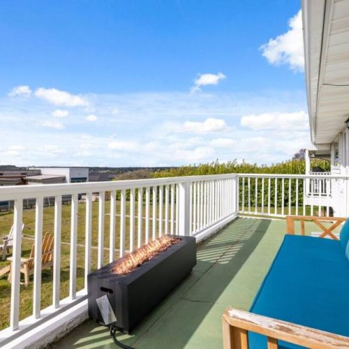 The balcony boasts a breathtaking view of Puget Sound and Narrows Bridge that stretch as far as the eye can see. With a sturdy railing and comfortable seating,