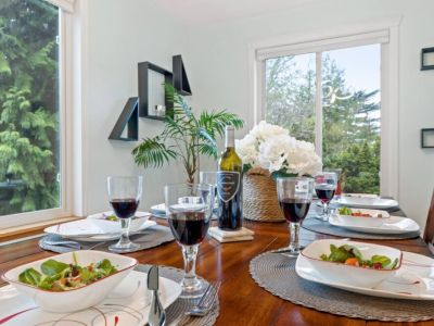 Spacious dining table, thoughtfully designed to comfortably seat eight people. The five chairs and bench combination offer versatile seating option.