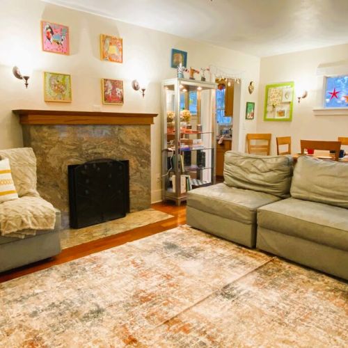 The cozy living room dinning room is perfect for gathering together