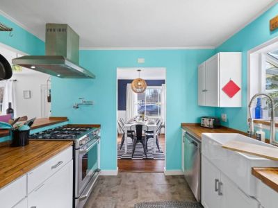 Prepare delicious meals and create unforgettable memories in this well-equipped and functional kitchen. This kitchen is a haven for aspiring chefs and food enthusiasts.