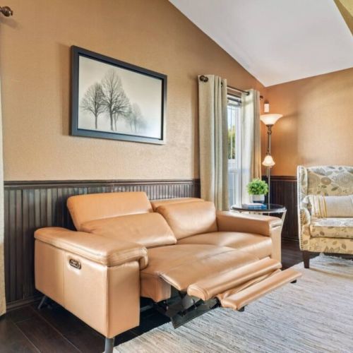 Experience relaxationwith this leather sofa featuring double electric recliners and convenient USB ports. Stay connected and conveniently charge your devices with the built-in USB ports, ensuring a seamless and enjoyable lounging experience.