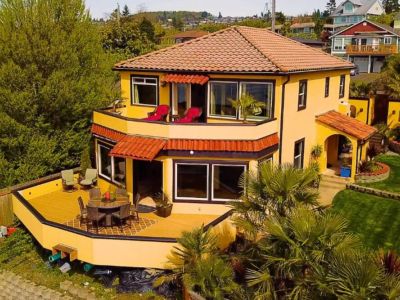 Experience the allure of Casa Mar a Cielo. An extraordinary residence with a stunning view.