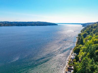Perched on the edge of a pristine shoreline, this exquisite beachfront home offers an unparalleled vista of the sparkling ocean that stretches as far as the eye can see.