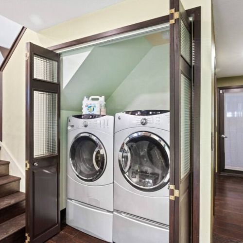 Effortlessly keep your wardrobe fresh and clean with the convenience of a washer and dryer in this modern laundry area. Say goodbye to the hassle of laundromats and enjoy the convenience of doing laundry right in the comfort of your own space.