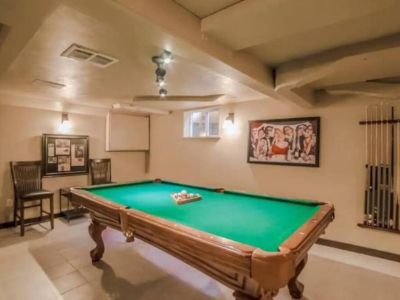 After a full day of exploring the PNW, wind down in the lower level game room/living room for a dgame or few of pool.
