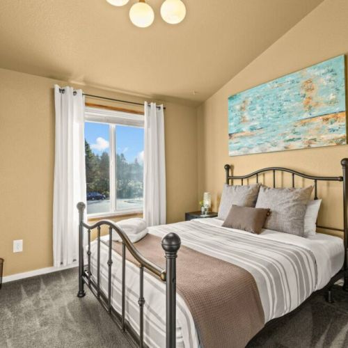 Luxurious 100% cotton linens ensure a good nights sleep nestled in this queen bedroom