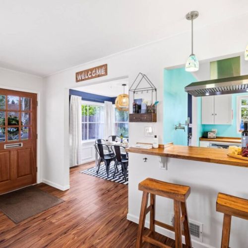 Discover the versatility of our space with an additional dining and/or workspace area, designed to cater to your various needs.