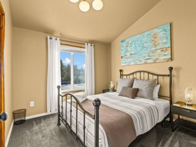 Luxurious 100% cotton linens ensure a good nights sleep nestled in this queen bedroom