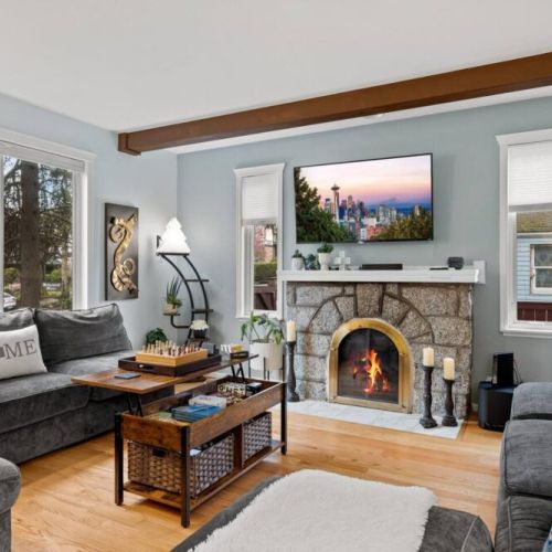 Experience comfort and relaxation with plenty of cozy seating options for everyone. Sink into the plush cushions, unwind, and create lasting memories with loved ones in this cozy and welcoming atmosphere.