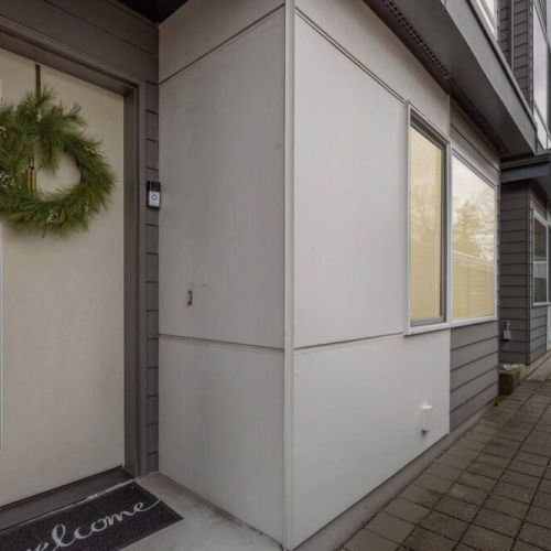 Modern Townhomevin the heart of West Seattle