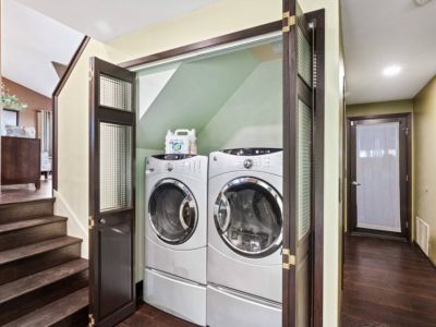 Effortlessly keep your wardrobe fresh and clean with the convenience of a washer and dryer in this modern laundry area. Say goodbye to the hassle of laundromats and enjoy the convenience of doing laundry right in the comfort of your own space.