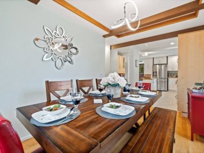 The five chairs and bench combination offer versatile seating options.