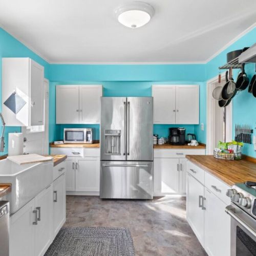 Step into our fully stocked kitchen, a culinary haven ready to inspire your inner chef. From top-of-the-line appliances to a wide array of cooking utensils and gadgets, everything you need is at your fingertips.