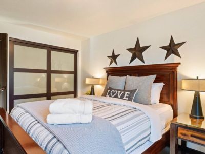 Comfort and relaxation is what you will experience with the luxe mattresses and linens in this inviting space. Sink into the plushness of the down duvets, surrounded by soft blankets that provide warmth and coziness.