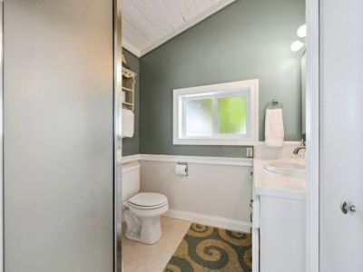 Loft  King Bedroom En suite Bathroom