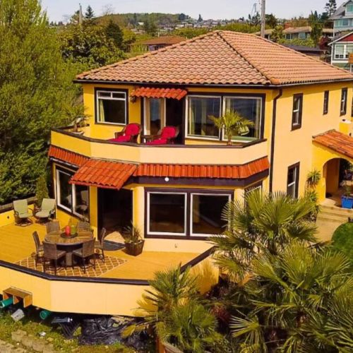 Experience the allure of Casa Mar a Cielo. An extraordinary residence with a stunning view.