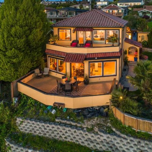 A masterpiece of architectural elegance with its natural surroundings. Casa Mar a Cielo is a testament to refined design and luxurious living.