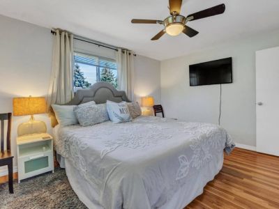 Indulge in comfort and relaxation with our top-rated beds in the spacious king bedroom. Enhancing your stay further, the bedroom features a smart TV, allowing you to unwind & enjoy your favorite shows from the comfort of your own private sanctuary.