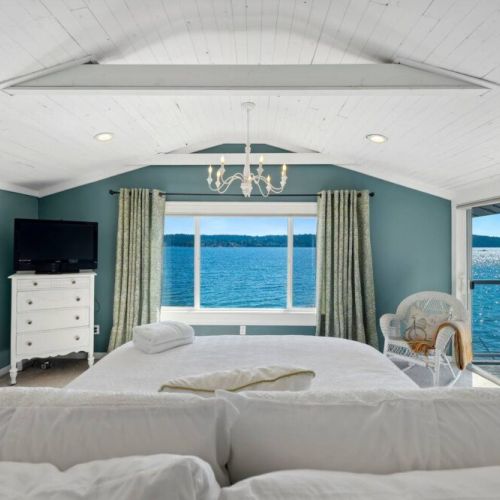 Imagine waking up in a tranquil oasis where the first thing you see is the vast expanse of the ocean stretching out before you.