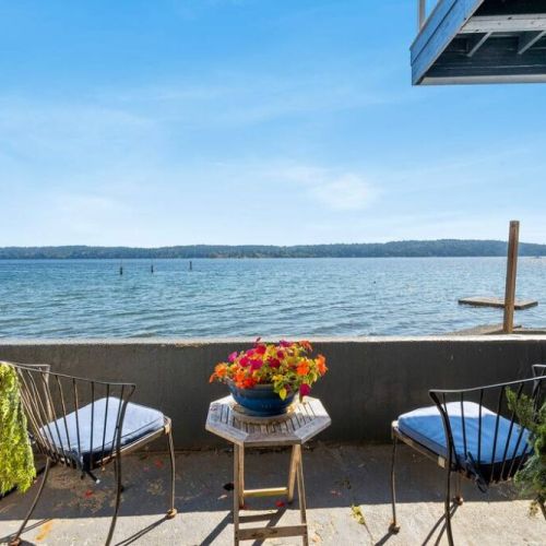 Relax in cozy chairs while gazing at the awe-inspiring water views. Shall I read? Sip tea? Or daydream?  I shall do all three :)