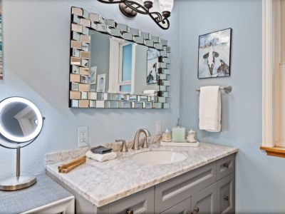 Step into this well-lit full bathroom on the main floor, where every detail has been carefully considered to provide a complete and luxurious bathing experience.