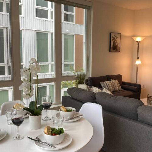 Gather around the table or in the living room in the cozy living space.