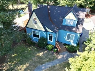 Where nature meets comfort and adventure awaits. Welcome to Travelers  Treehouse!