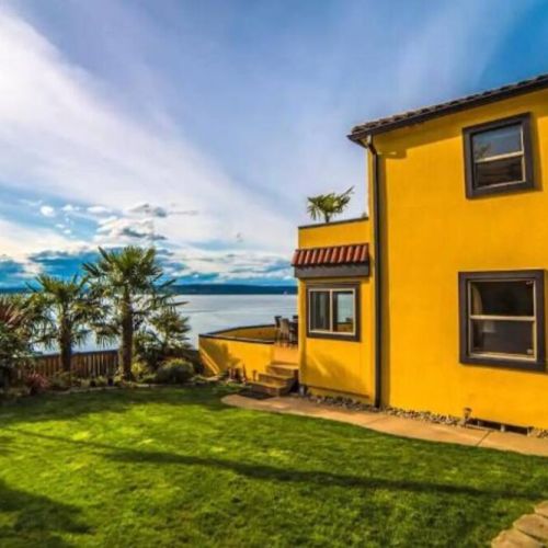 Enjoy the fresh sea air from the lush private courtyard with lush grass that invites barefoot exploration!