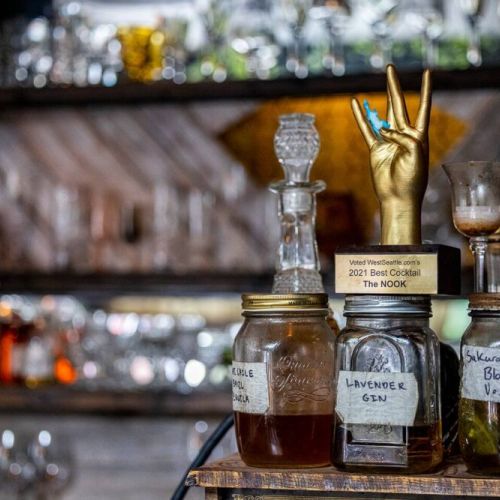 Plenty of fun bars & pubs within walking distance. Admiral Pub. The Nook. The Bridge. Prost! Shadowland and more.